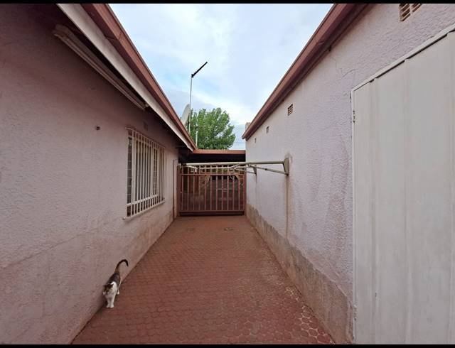 3 BEDROOM FREESTANDING FOR SALE IN KLOPPERPARK